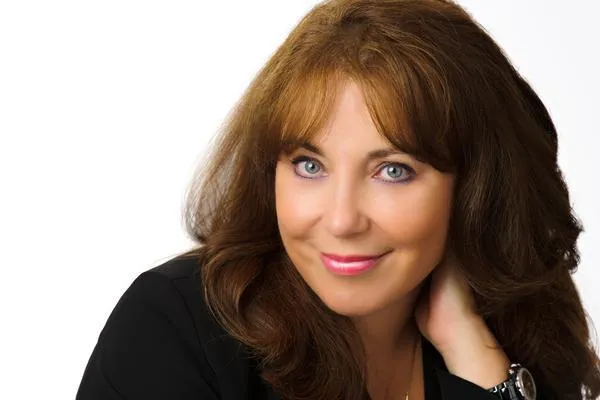Sandra Bouzaglou Logo