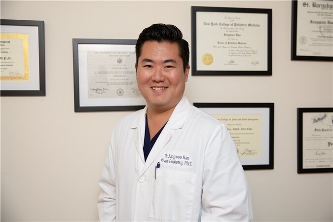 Dr. Jungwoo Han Logo