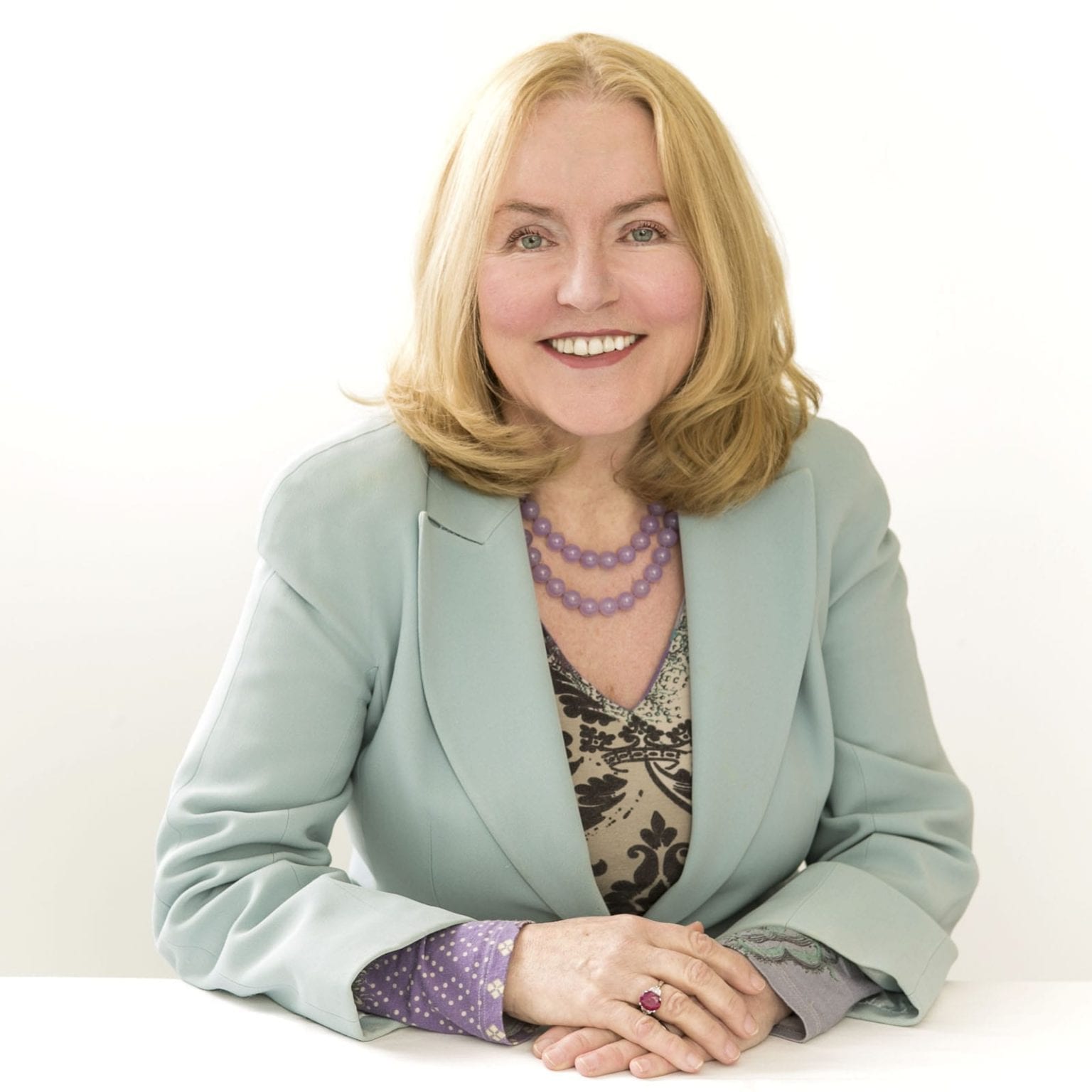 Susan Hughes Logo